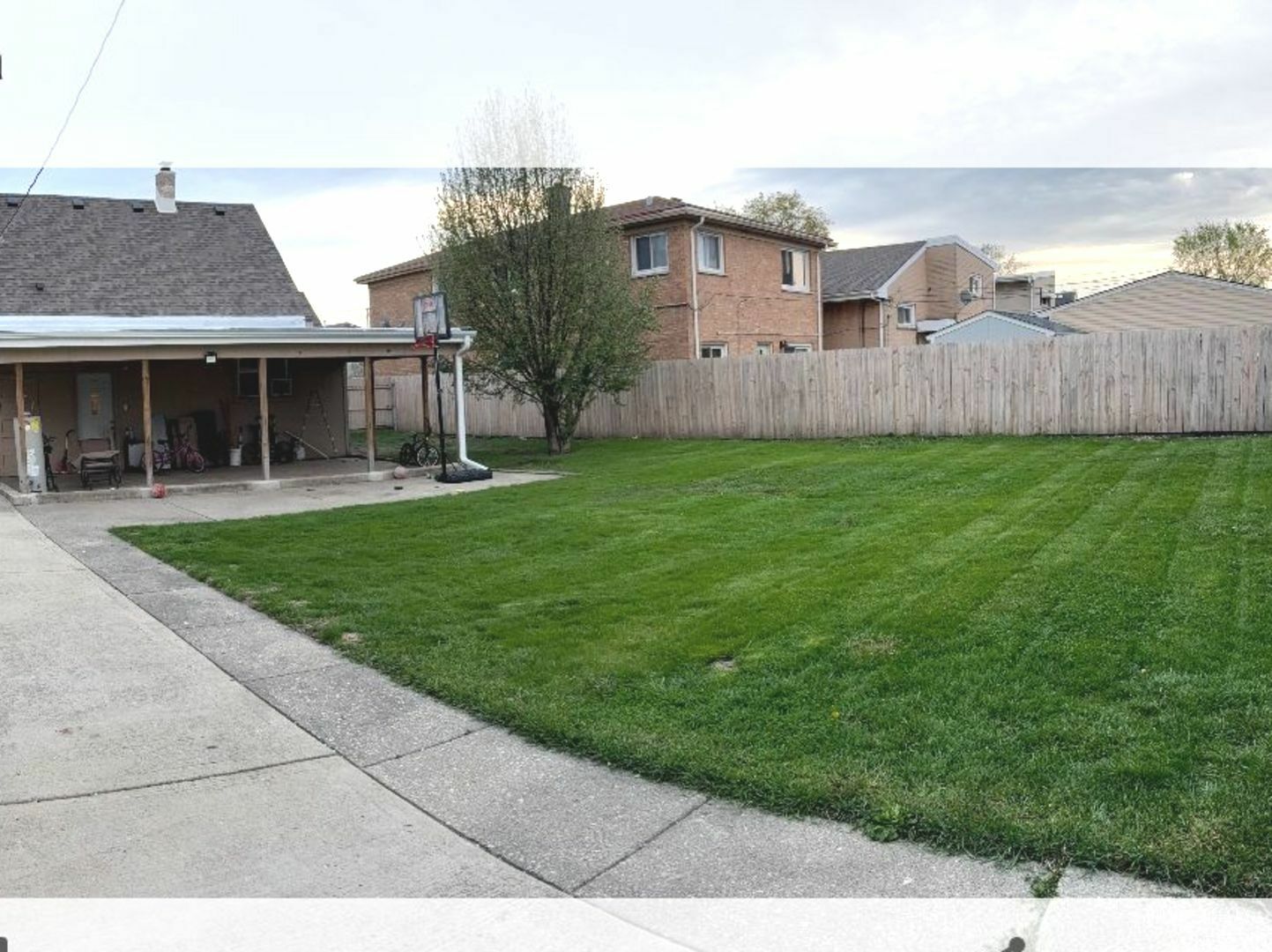 Property Photo: 1622 N 43rd Avenue IL 60165