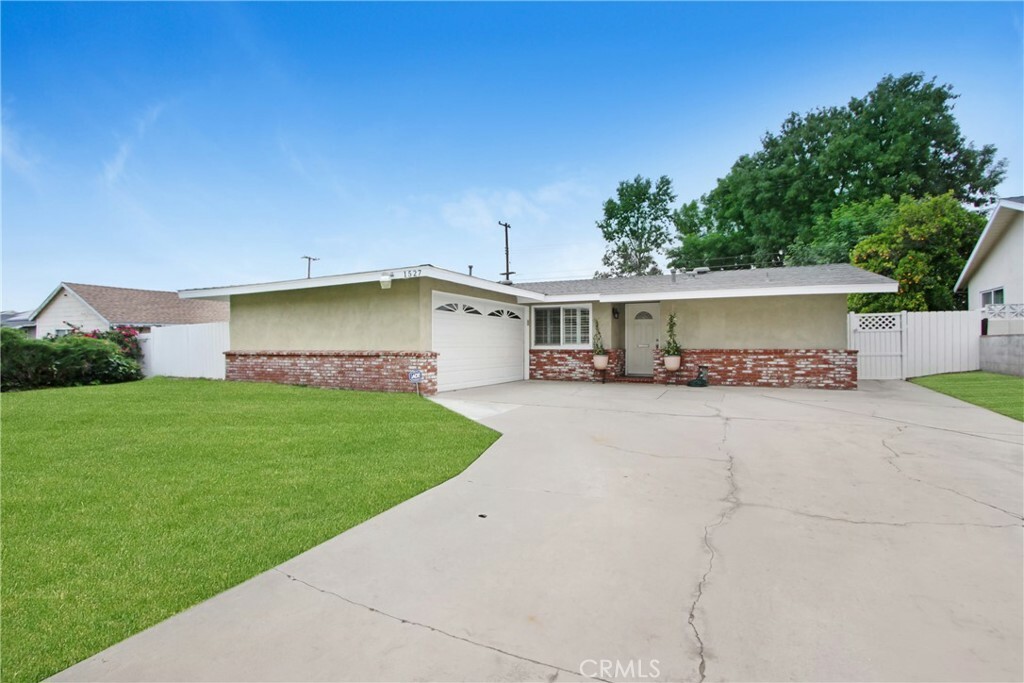 Property Photo: 1527 E Doublegrove Street CA 91791