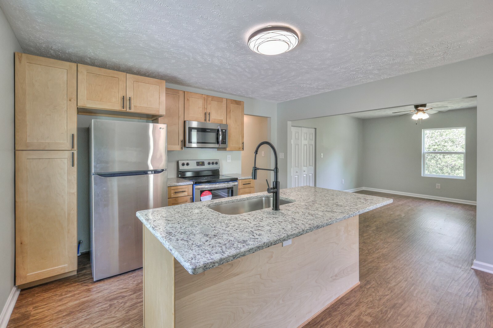 Property Photo: 526 Carney St TN 37160