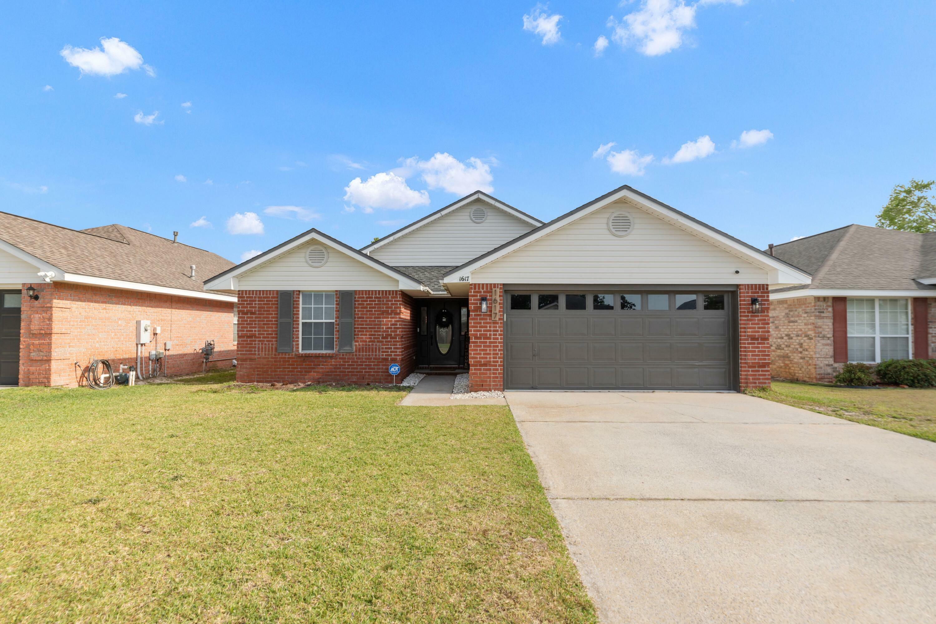 Property Photo: 1617 Sutton Place FL 32547