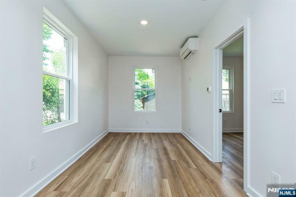 Property Photo:  164 Glenwood Avenue 102  NJ 07003 