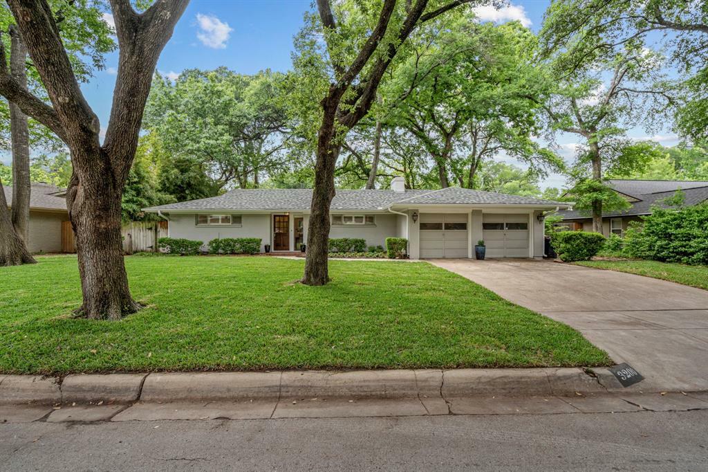 Property Photo: 3200 Spanish Oak Drive TX 76109