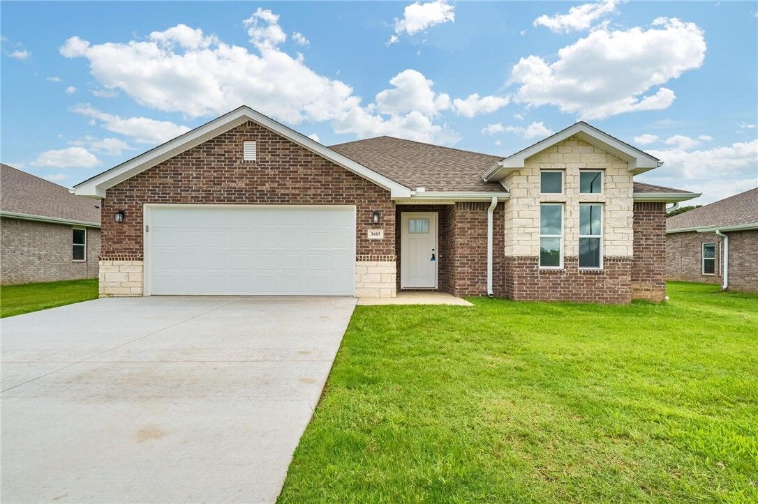 Property Photo:  3605 N J.r. Martin Drive  AR 72761 