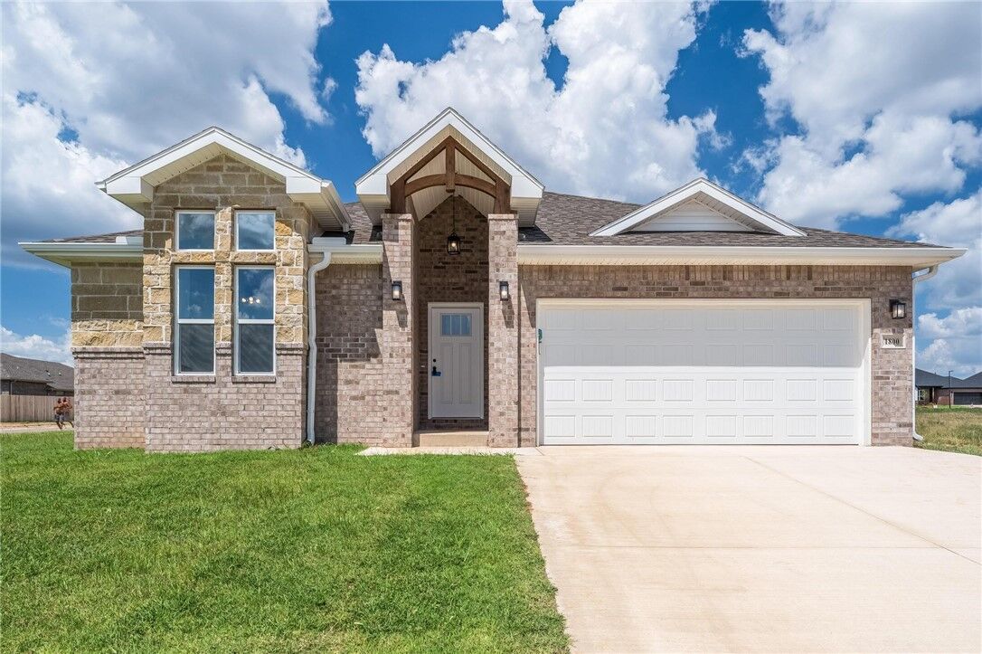 Property Photo:  1800 Ferguson Street  AR 72751 