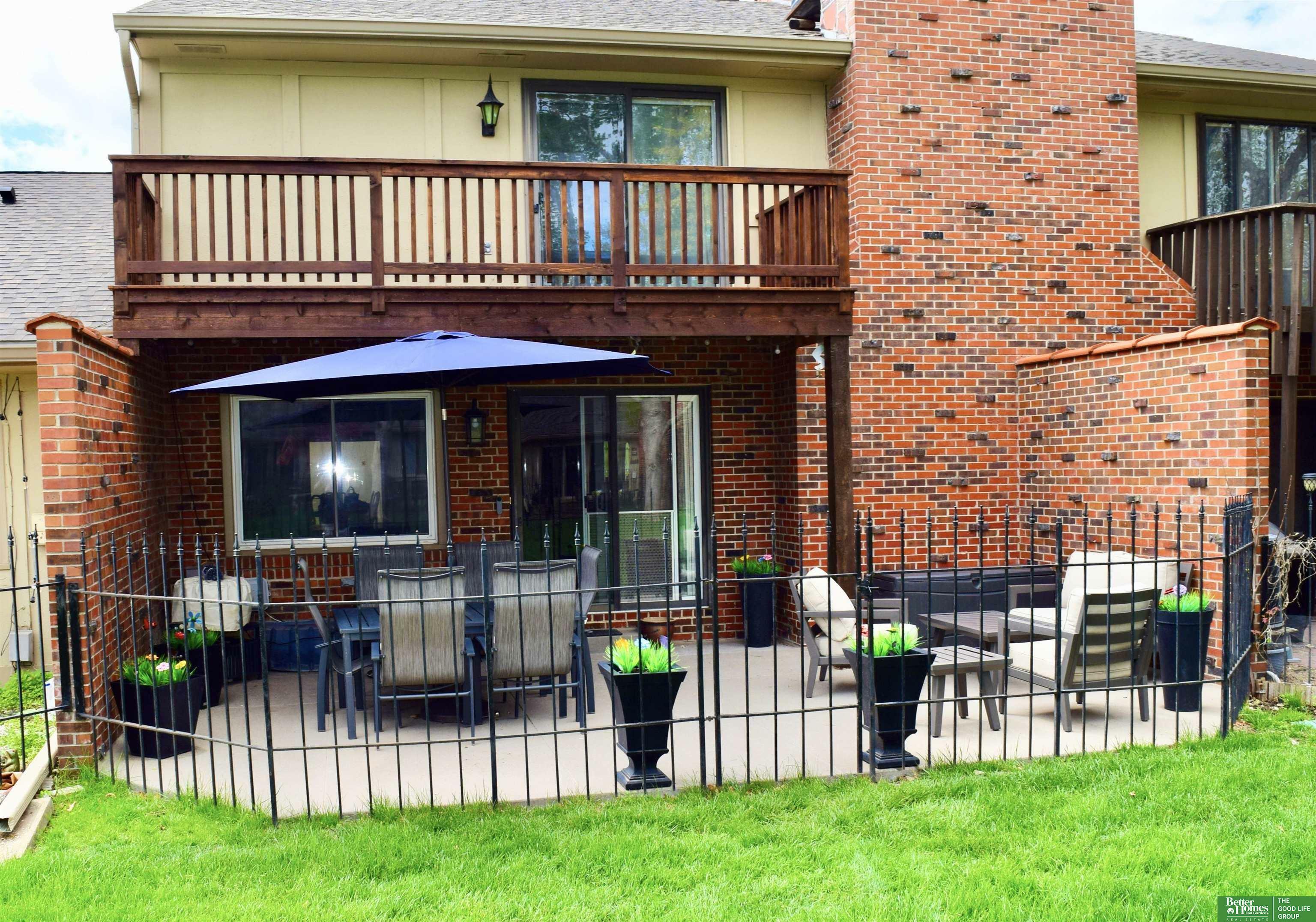 Property Photo: 6013 Oakcrest Plaza 33 NE 68137