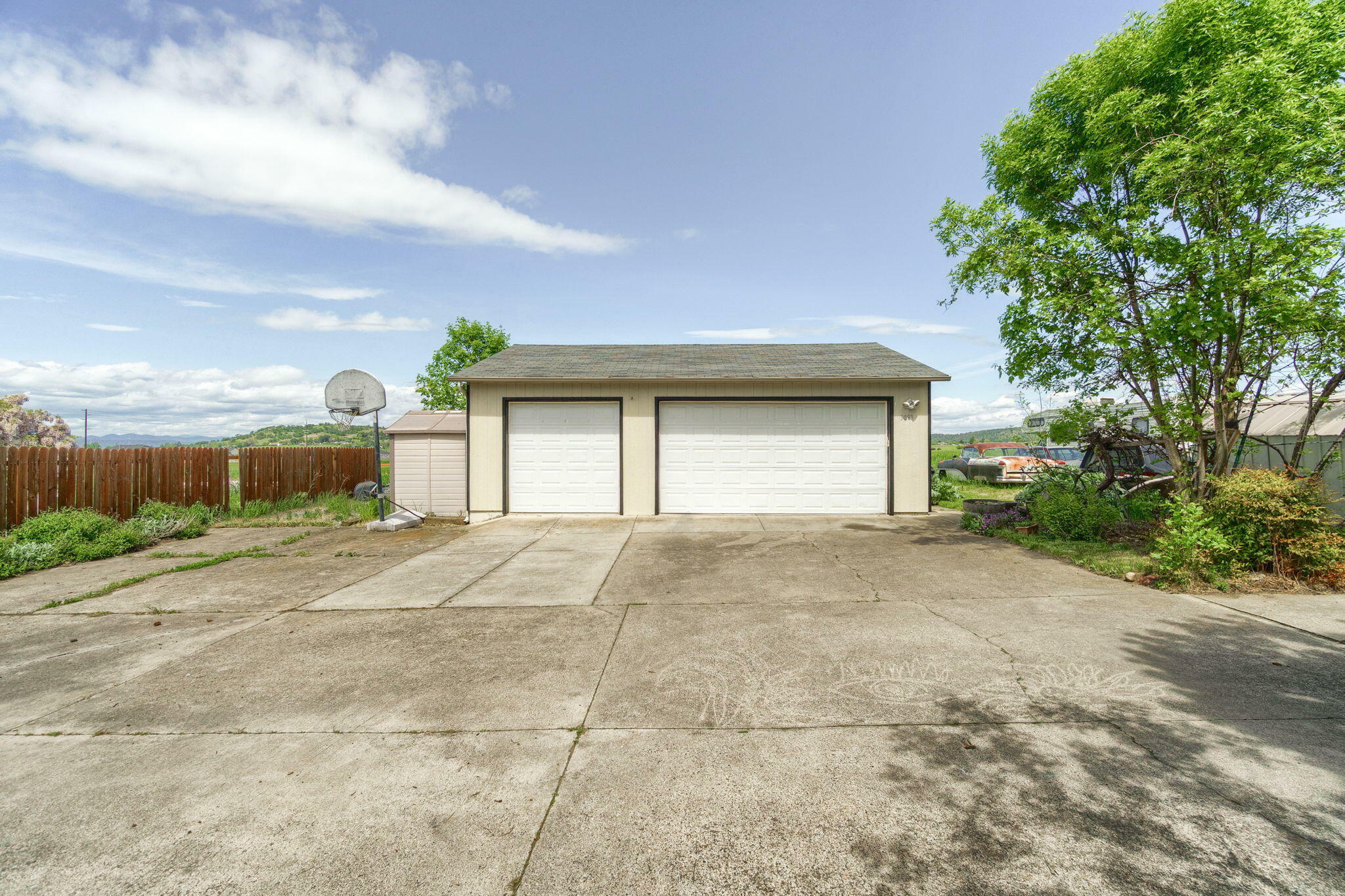 Property Photo: 3093 Paul Circle OR 97504
