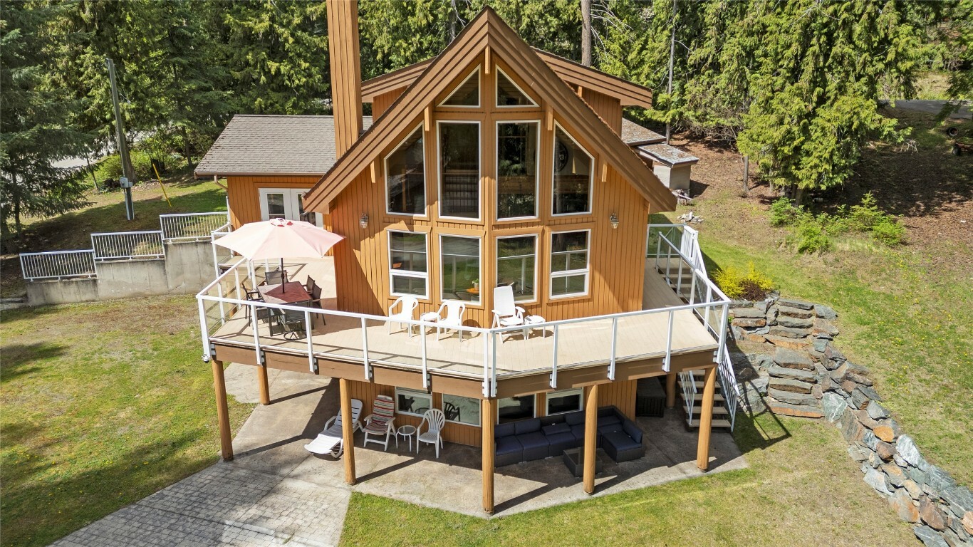 7889 Gardiner Road  Anglemont BC V0E 1M8 photo