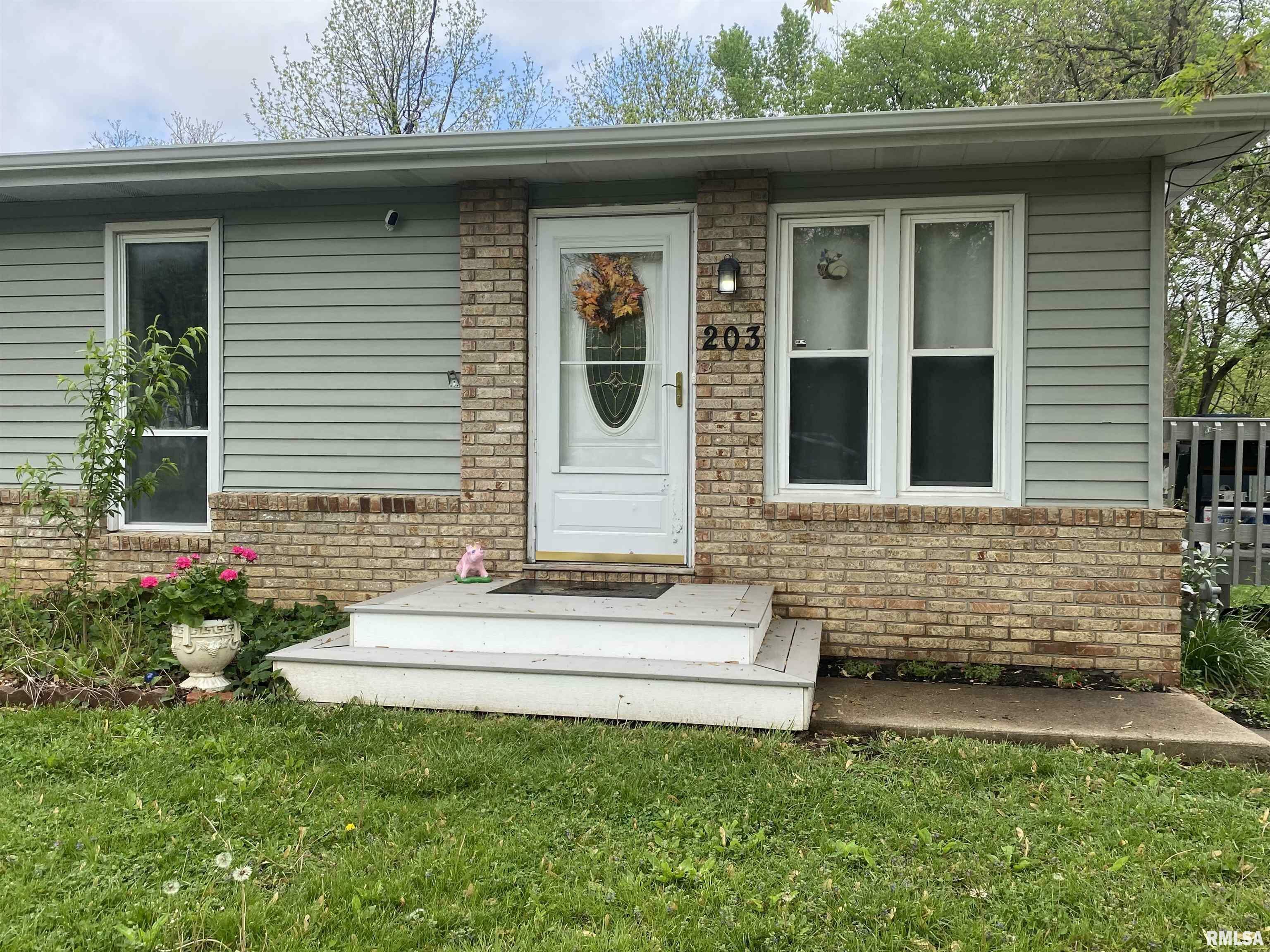 Property Photo: 203 E Whipp Avenue IL 61607