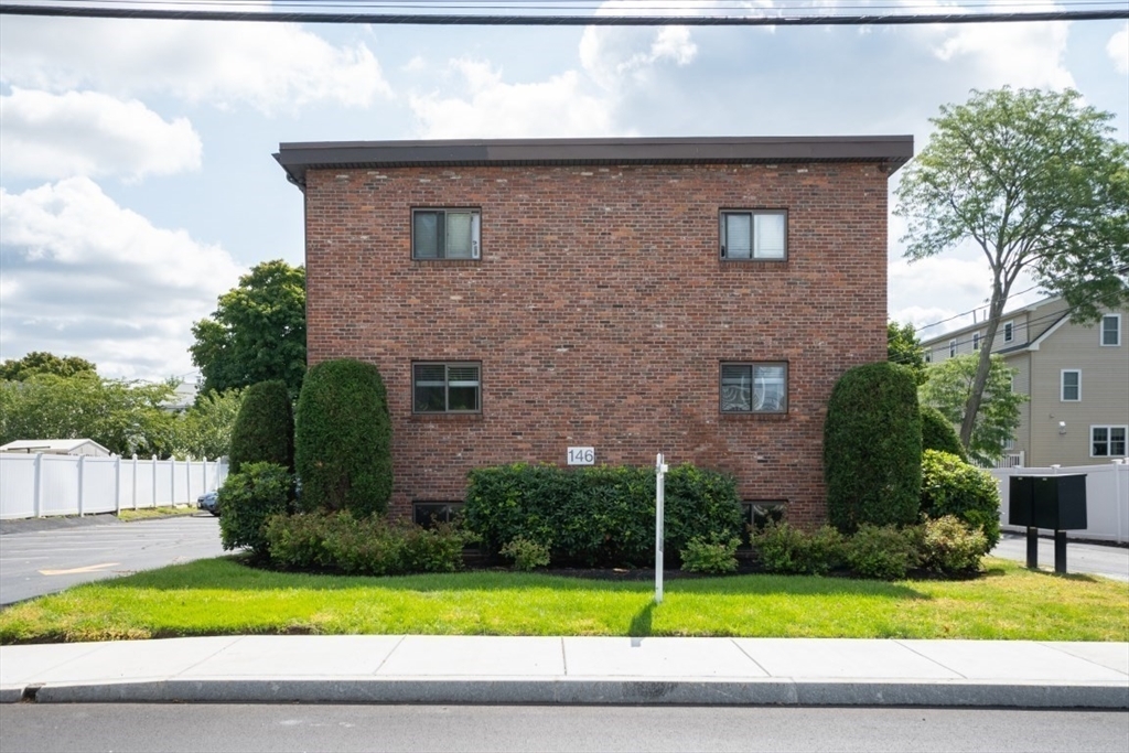 Property Photo: 146 Willow Street 36 MA 02453