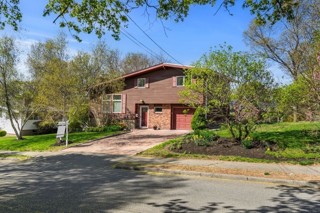 Property Photo: 4 Belleair Dr MA 01907
