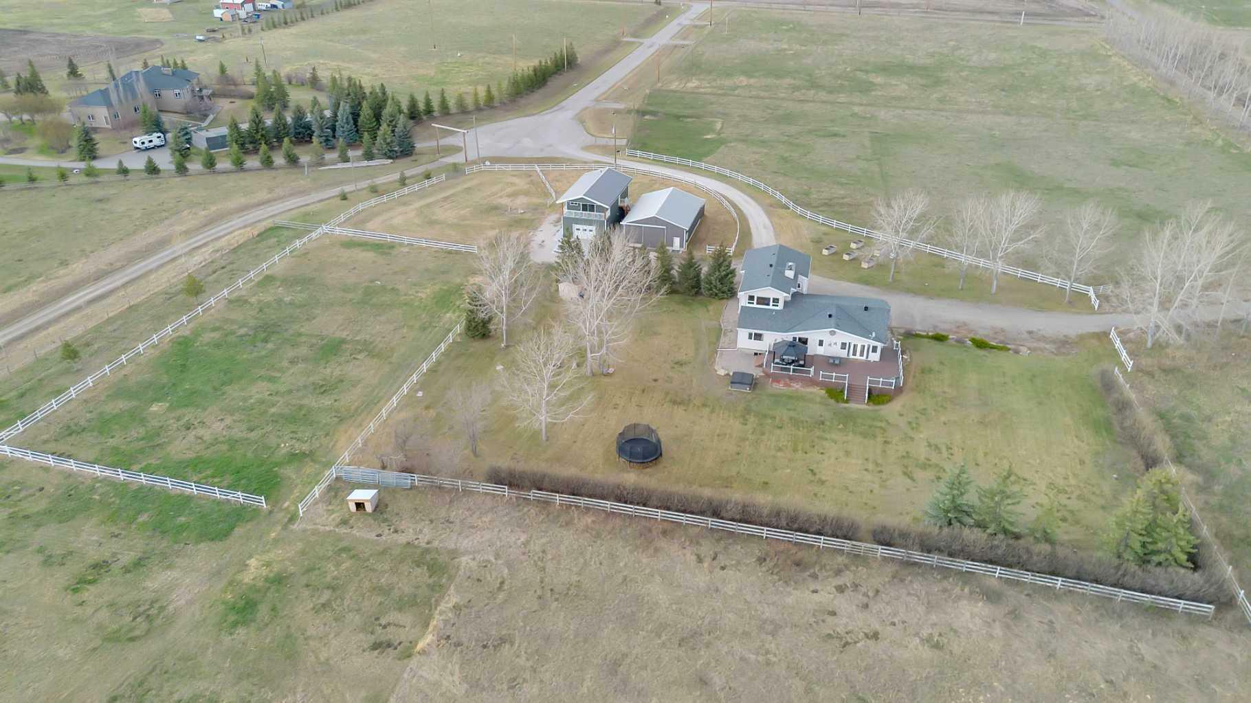 Property Photo: 32040 404 Avenue E AB T1S 6C3