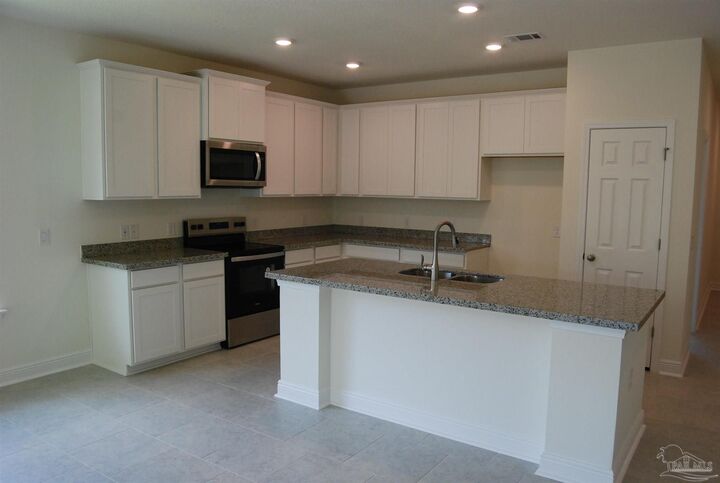 Property Photo:  7705 Piper Cir  FL 32583 