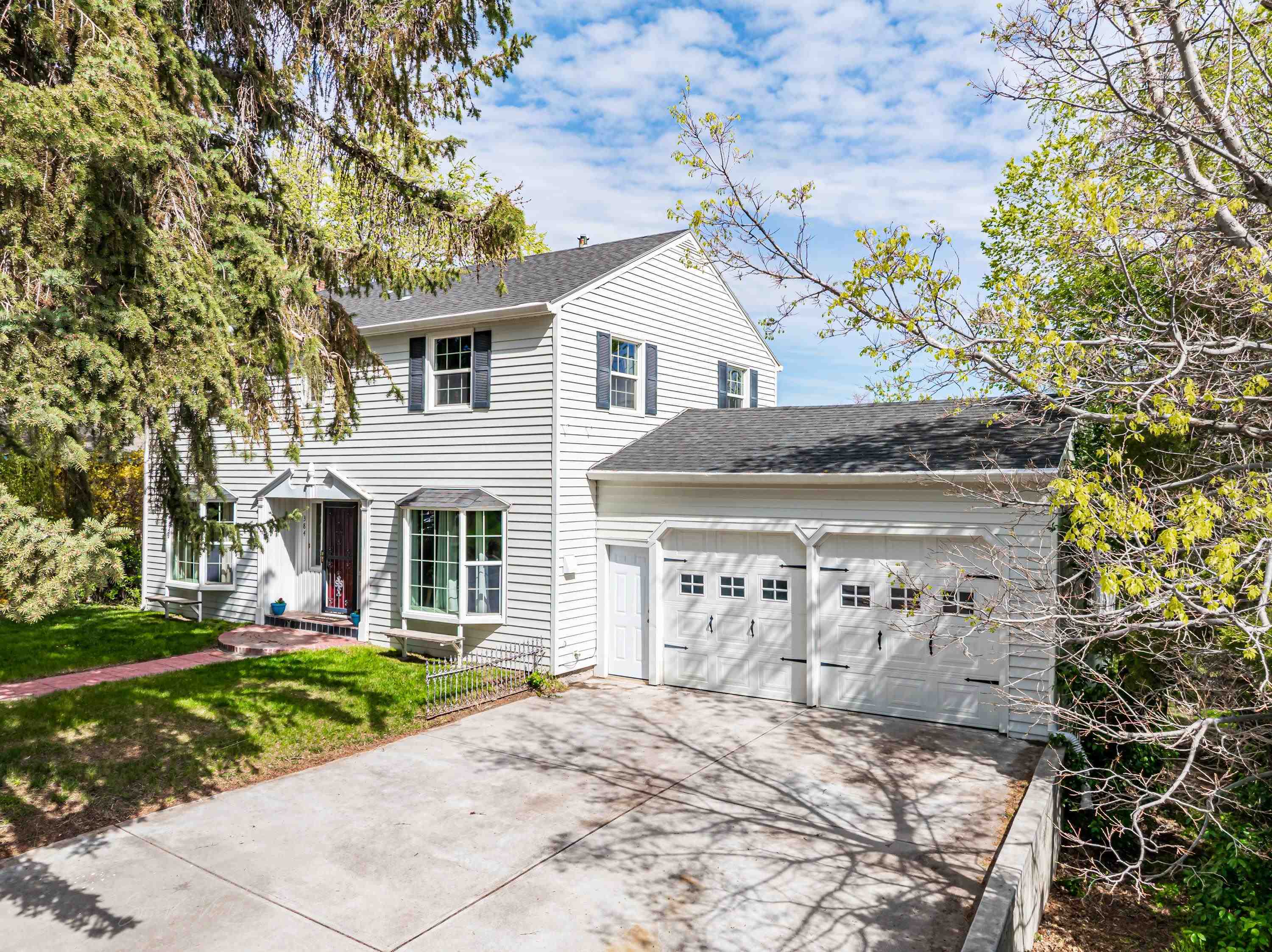 Property Photo: 384 Skyline ID 83204