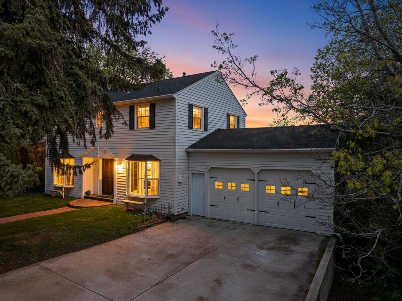 Property Photo:  384 Skyline  ID 83204 