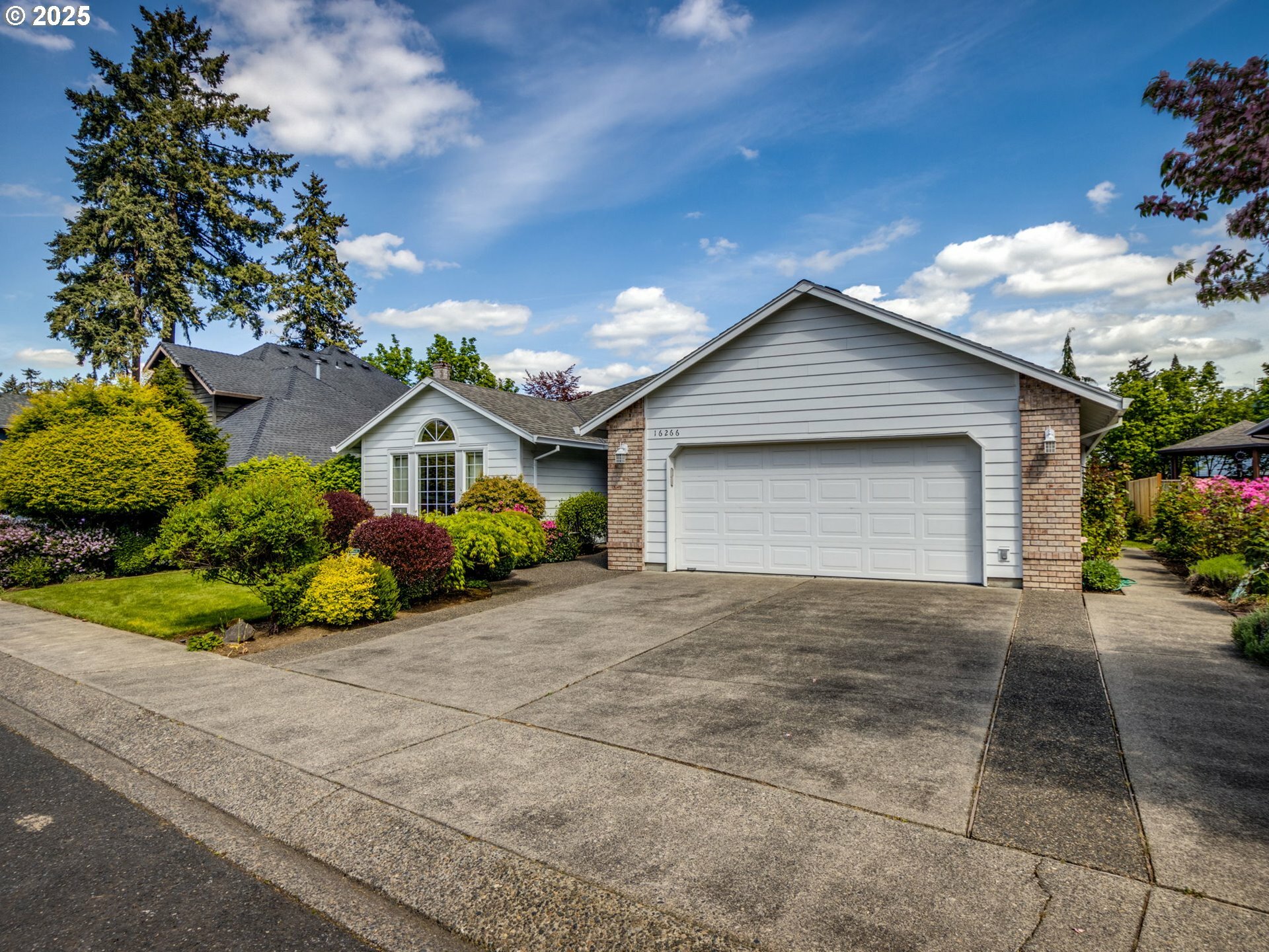 Property Photo: 16266 SE Clare Ct OR 97267
