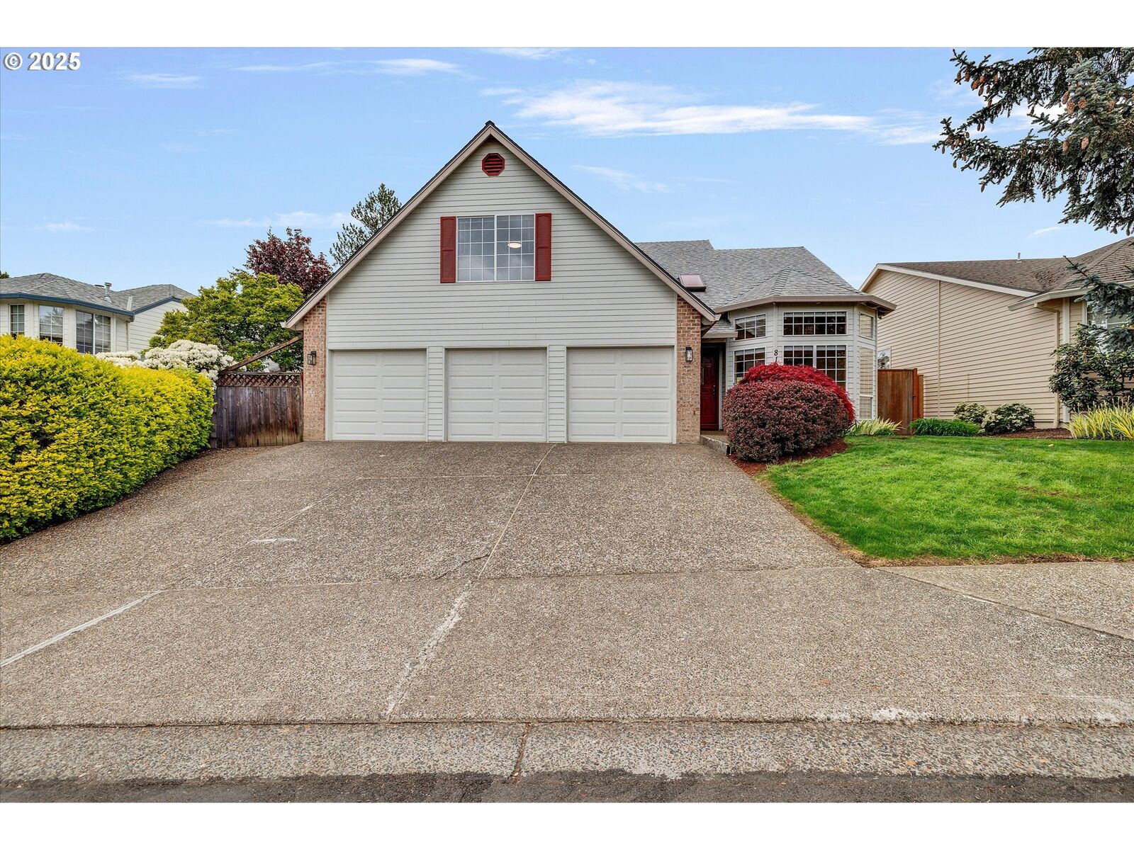 Property Photo:  8104 SW 159th Pl  OR 97007 