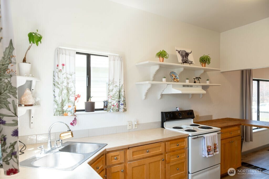 Property Photo: 616 Pleasant Street WA 99362