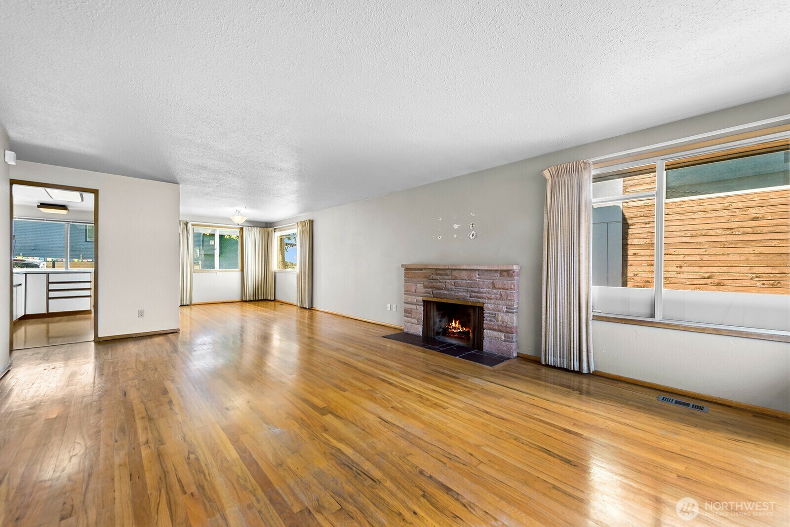 Property Photo: 4015 SW Thistle Street WA 98136