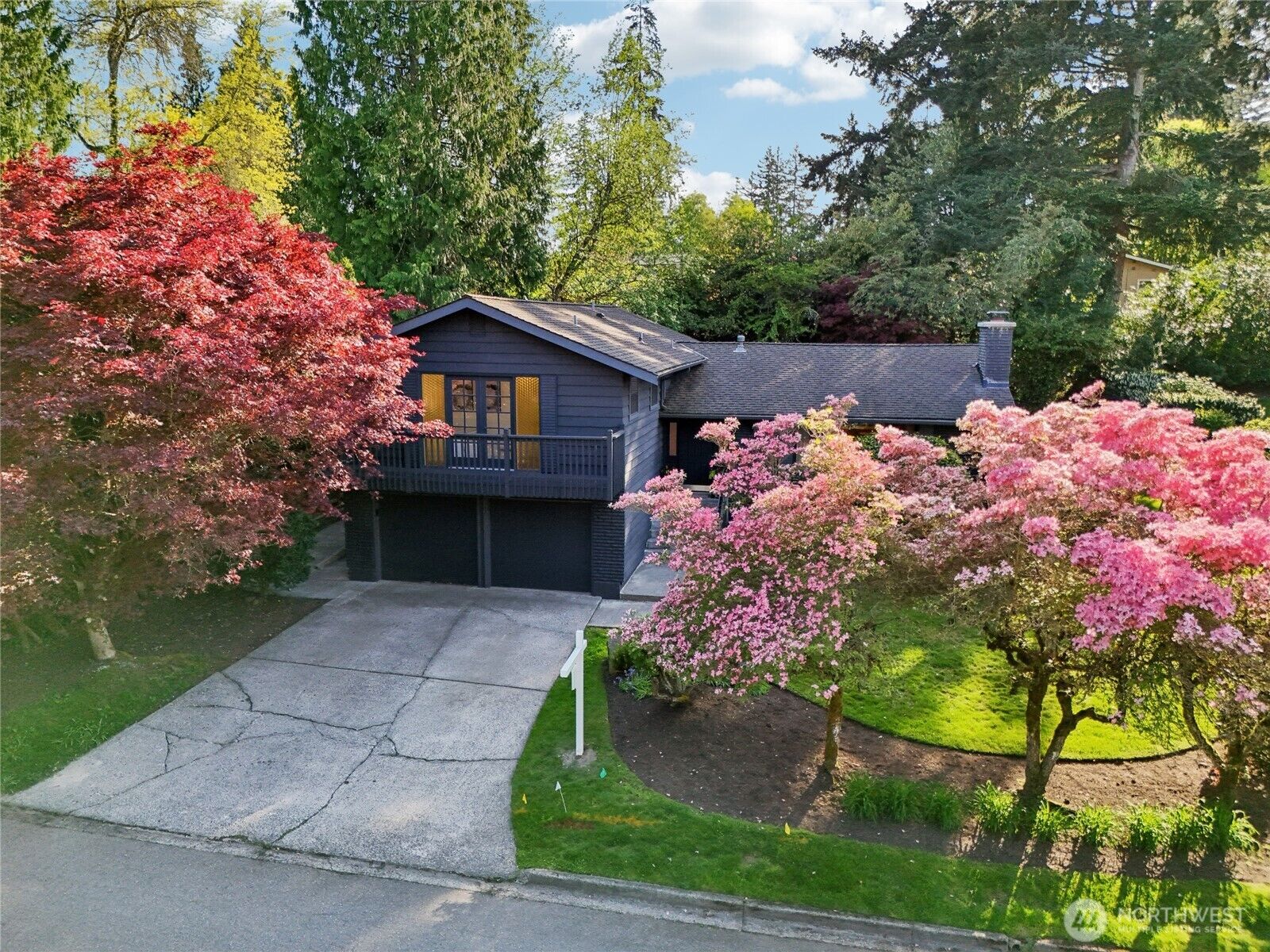 Property Photo:  4919  127th Place SE  WA 98006 