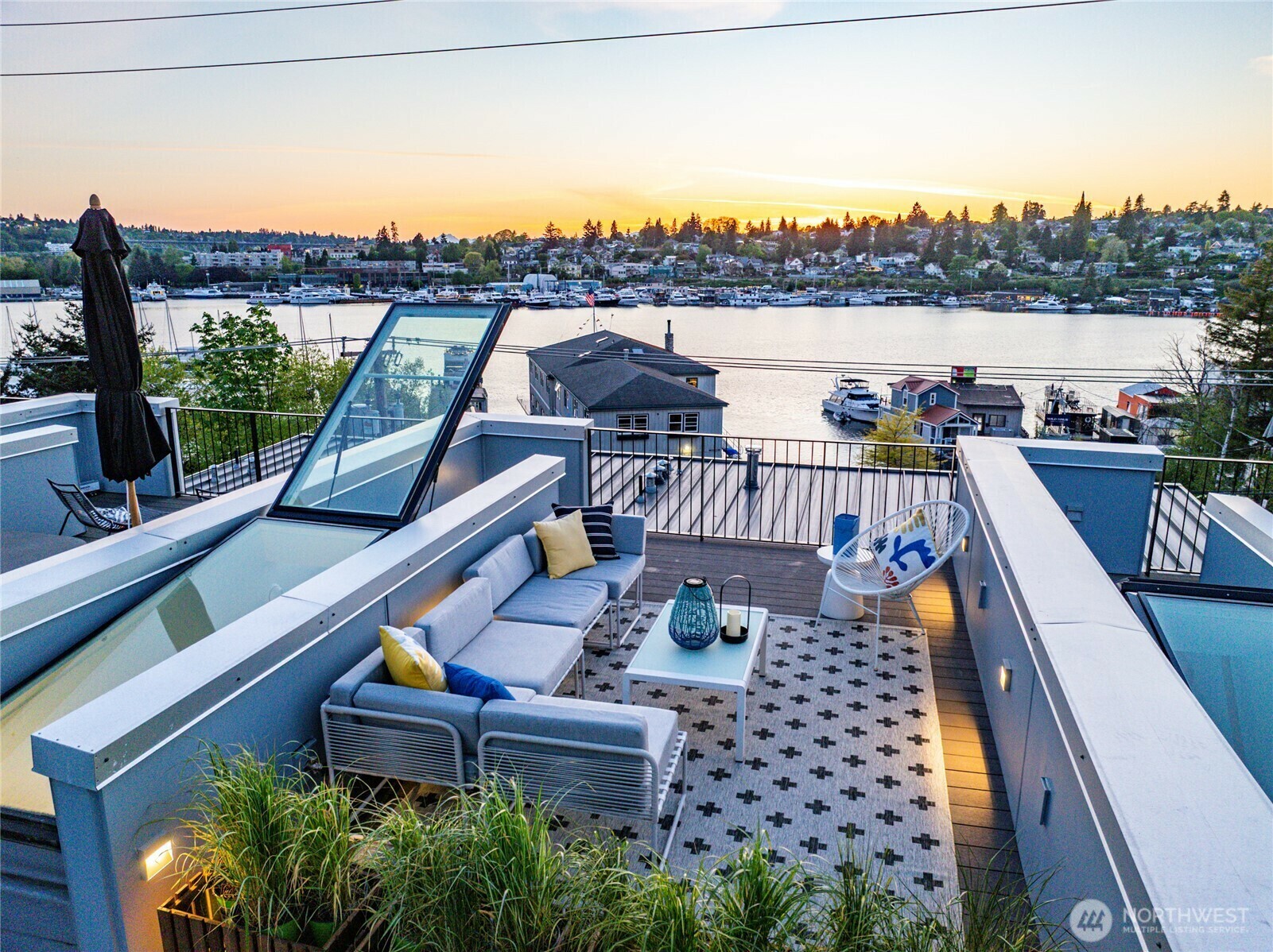 Property Photo: 115 E Allison Street WA 98102