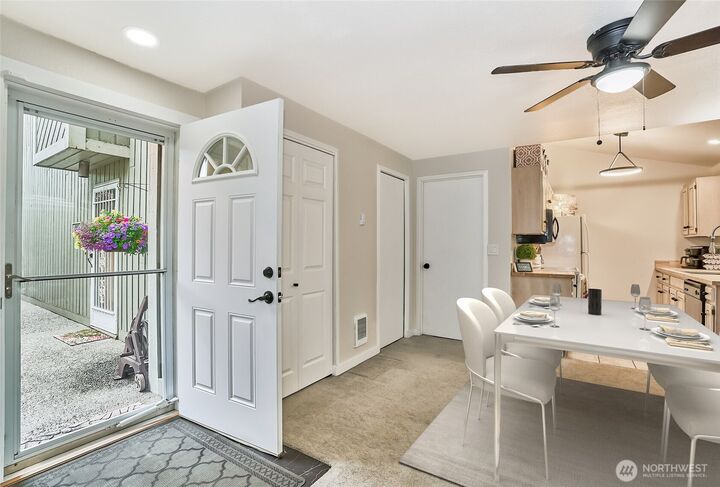 Property Photo: 10822 SE 260th Street 2 B1 WA 98030