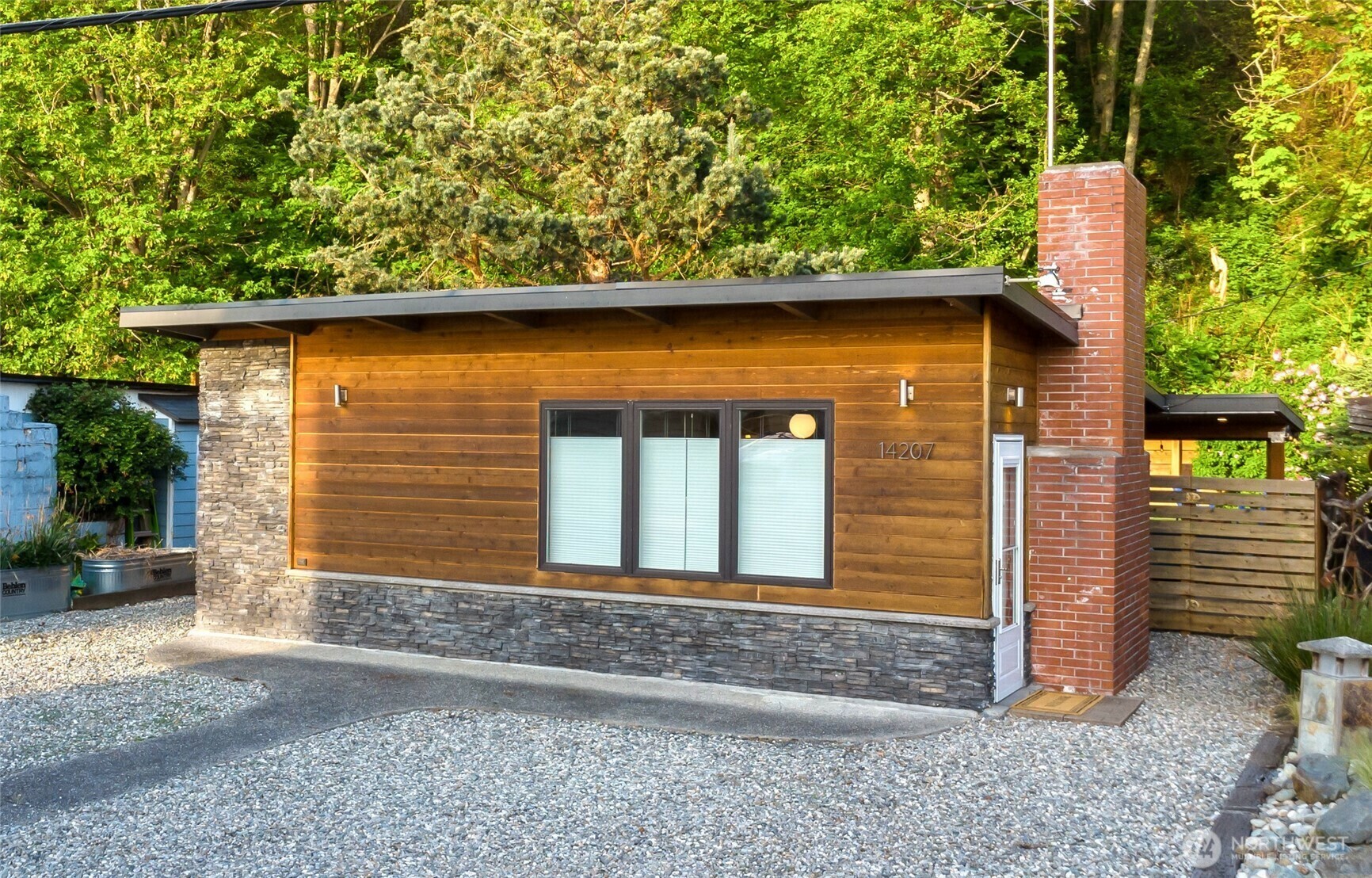 Property Photo: 14207 Evergreen Way WA 98292