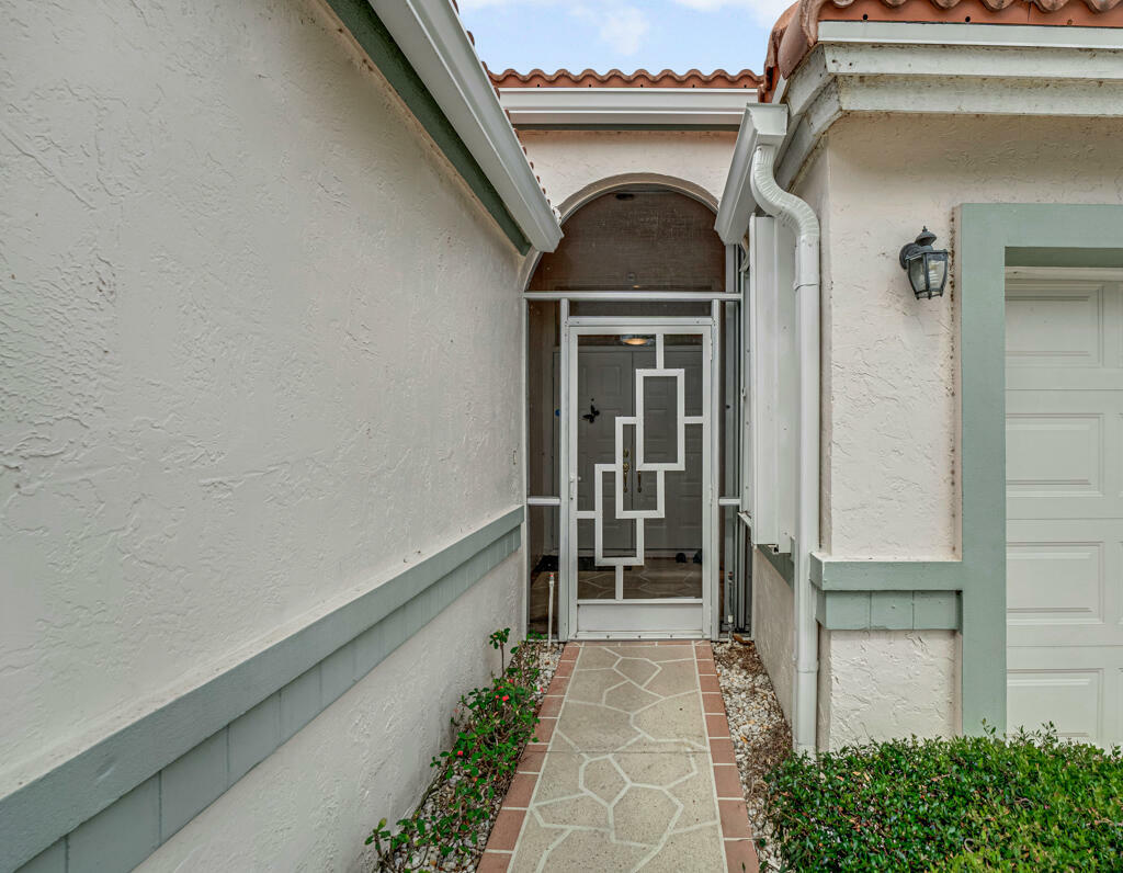 Property Photo: 9870 Harbour Lake Circle FL 33437