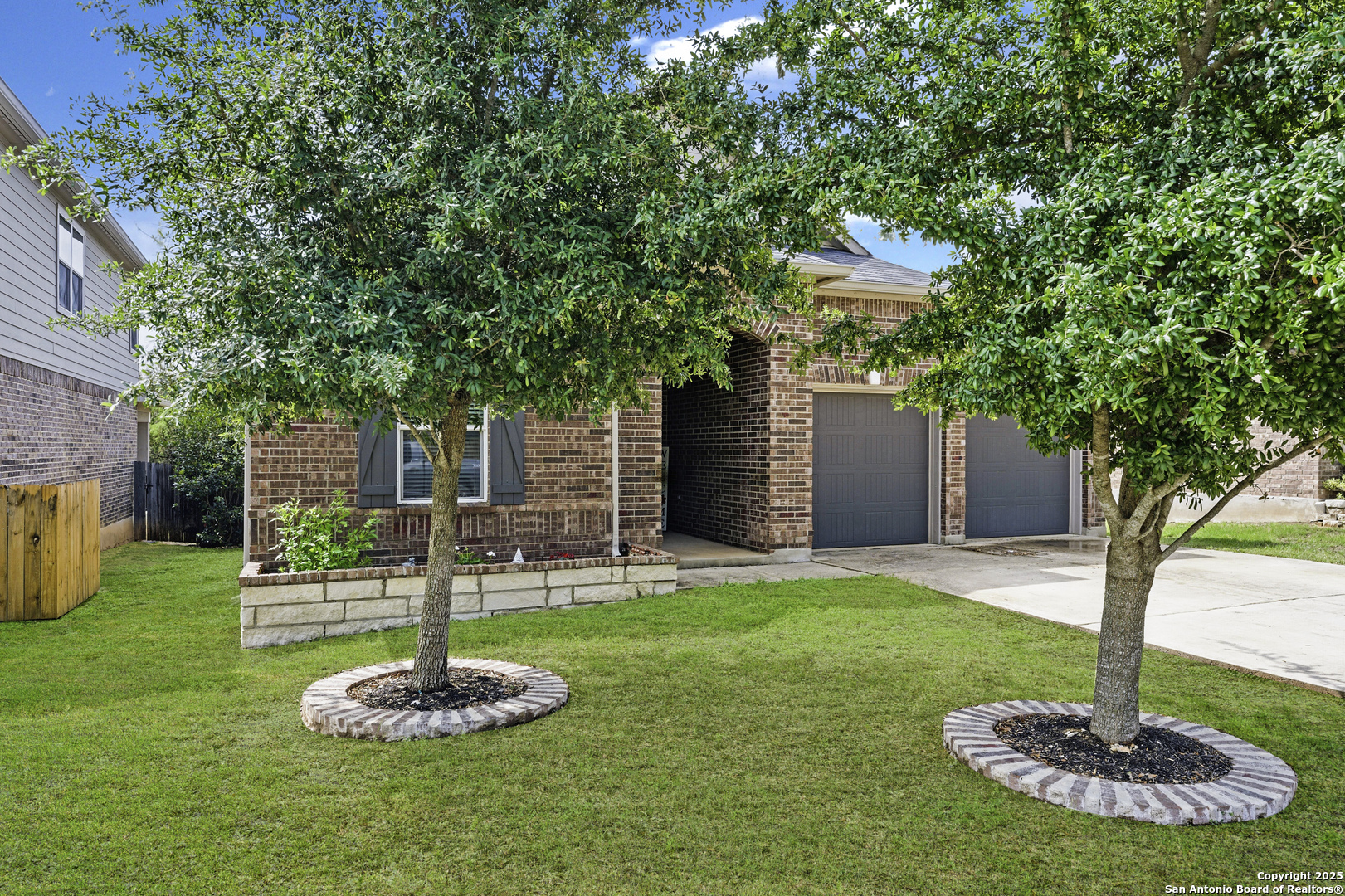 Property Photo: 4610 Sebastian Oak TX 78259