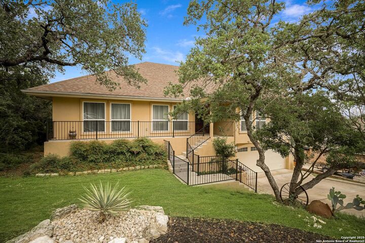Property Photo: 16812 Fox Ridge TX 78023