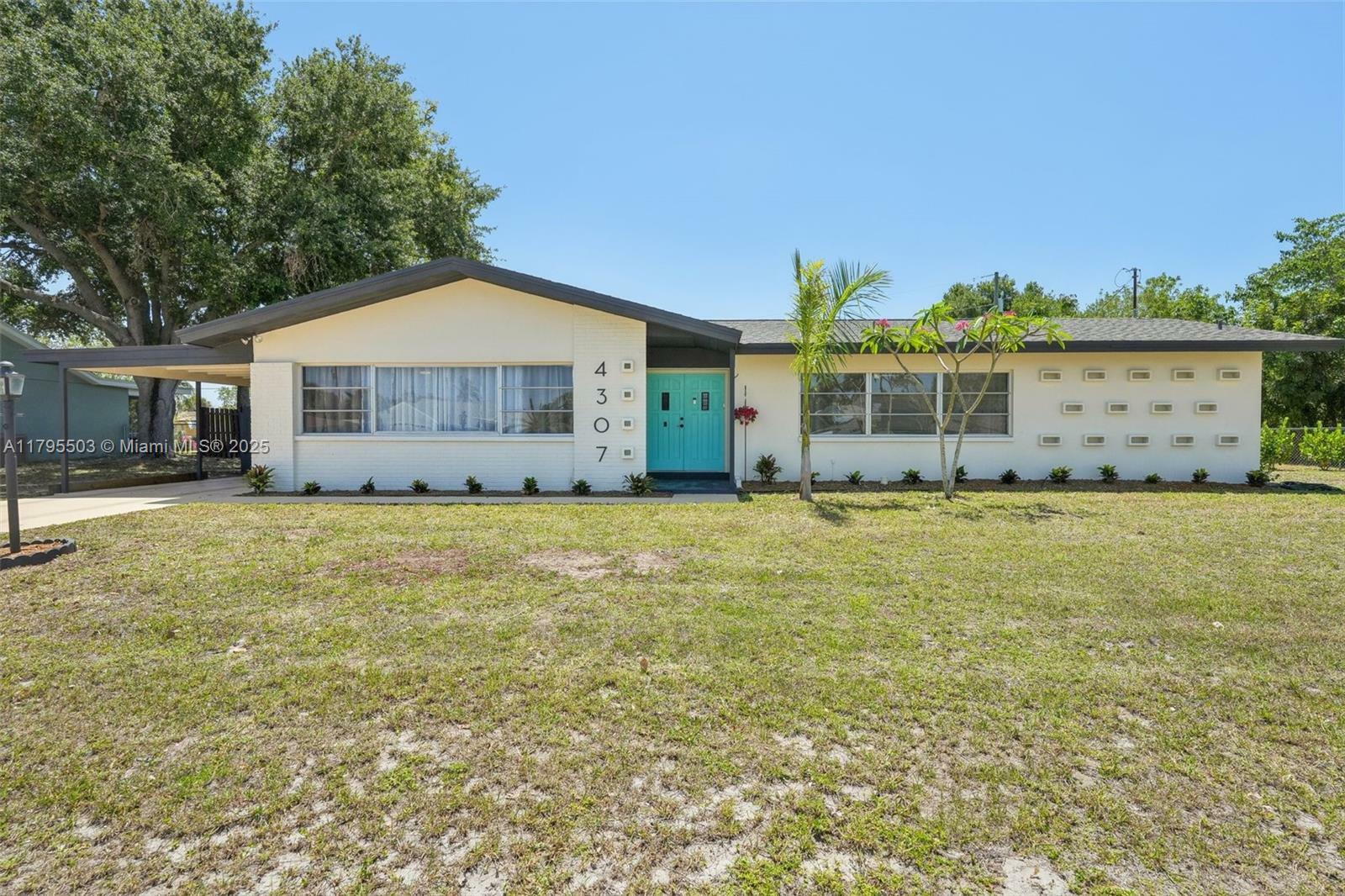 Property Photo: 4307 Coronado Pkwy FL 33904