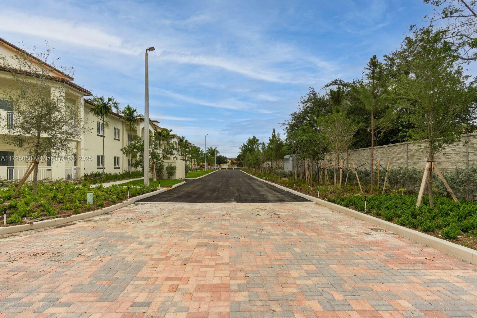 Property Photo: 10950 NW 82nd St 115 FL 33178