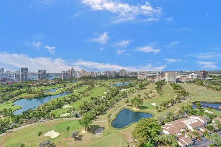 Property Photo: 20355 NE 34th Ct 2725 FL 33180