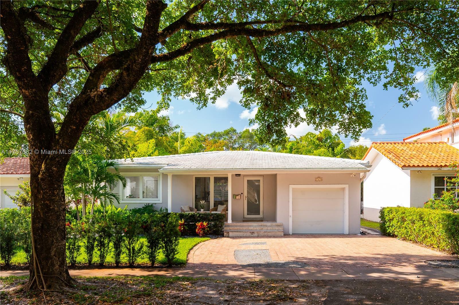 Property Photo: 708 Majorca Ave FL 33134
