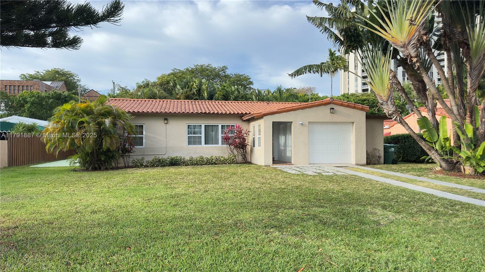 Property Photo: 1520 NE 108th St FL 33161