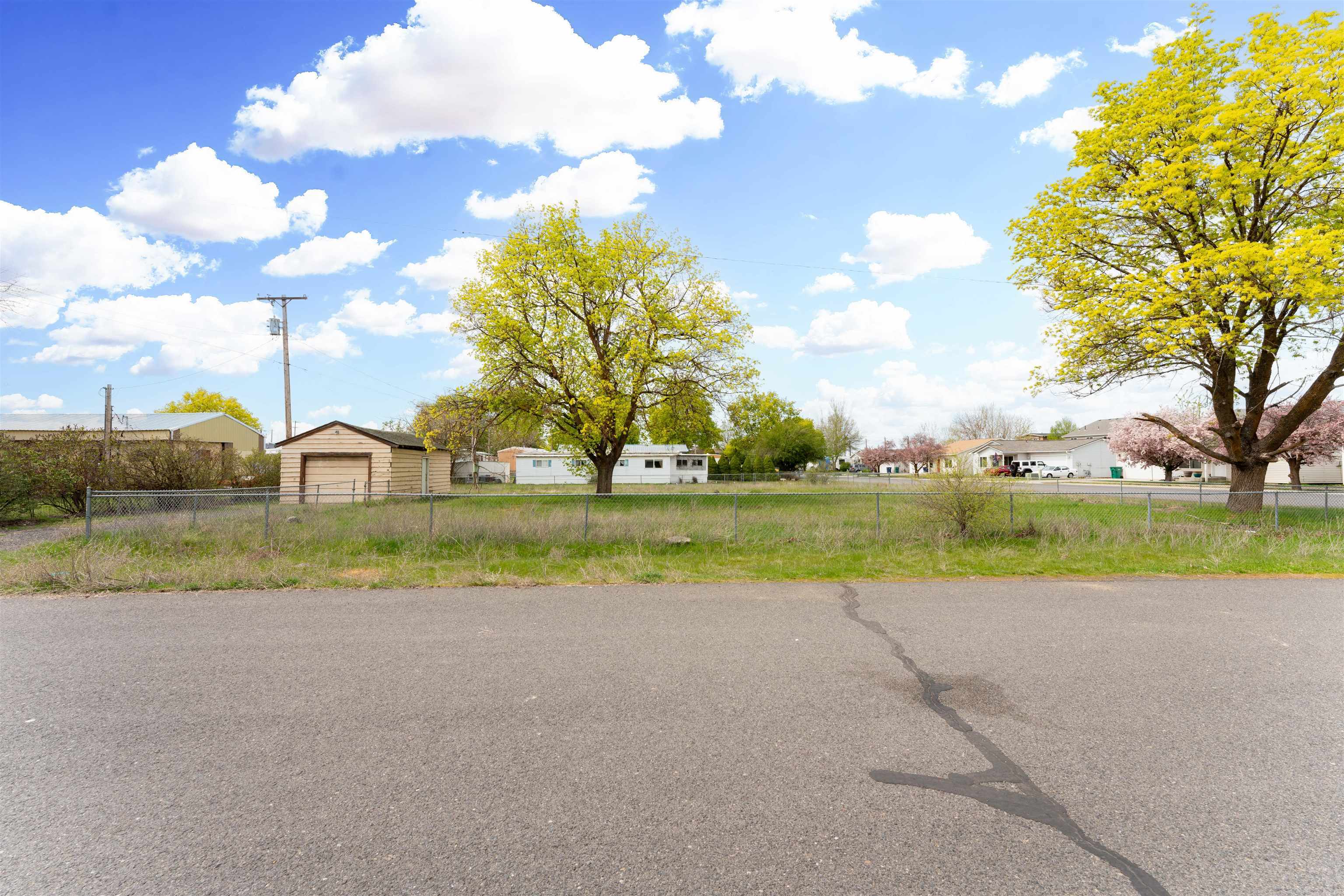 Property Photo: 1208 S Loffler St WA 99001