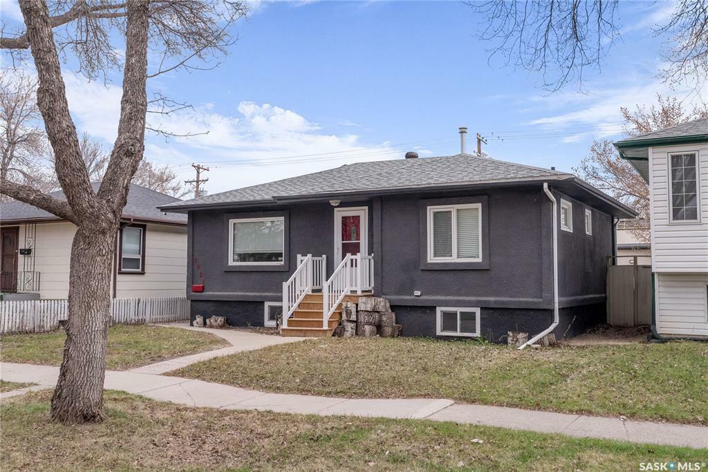 Property Photo: 1422 B Avenue N SK S7L 1G8
