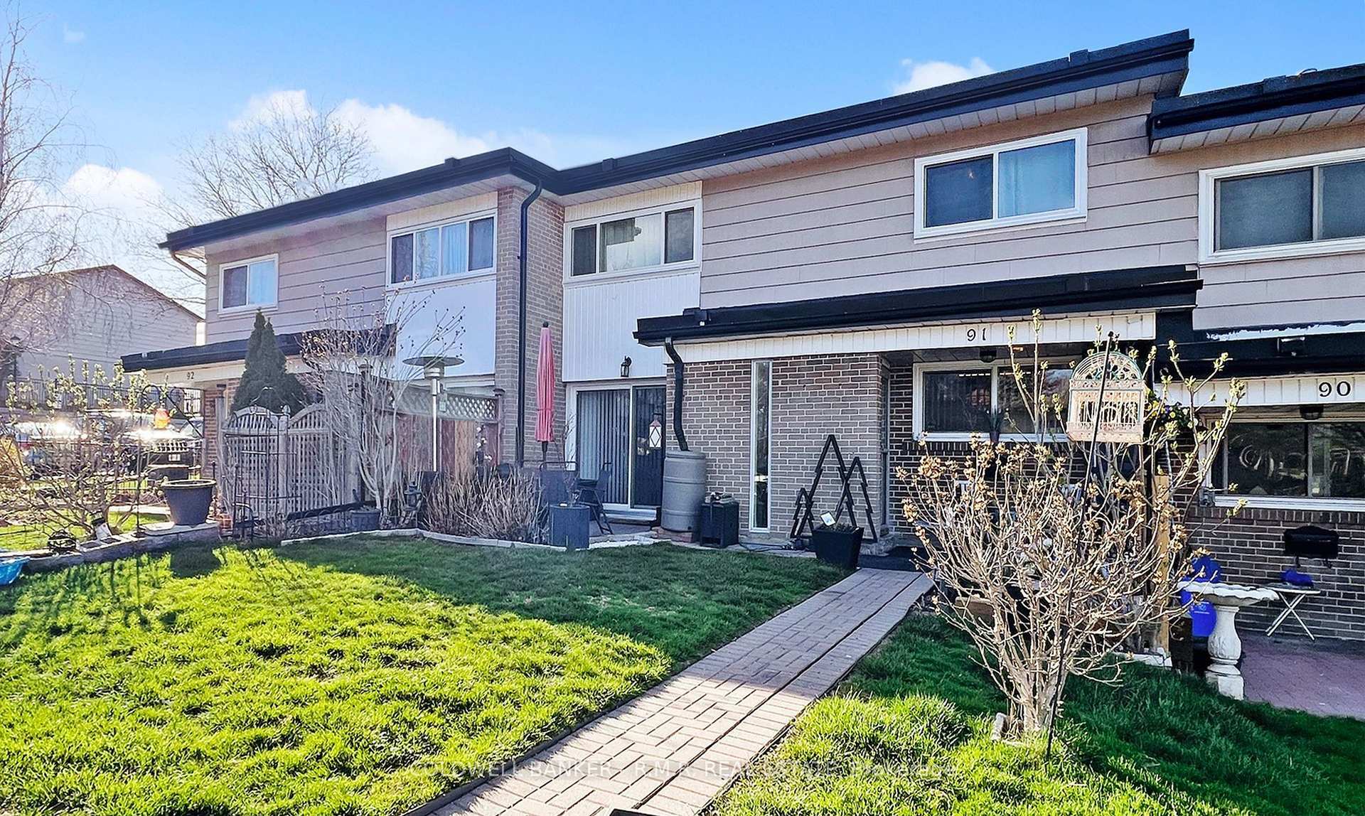 Property Photo: 925 Bayly Street 91 ON L1W 1L4