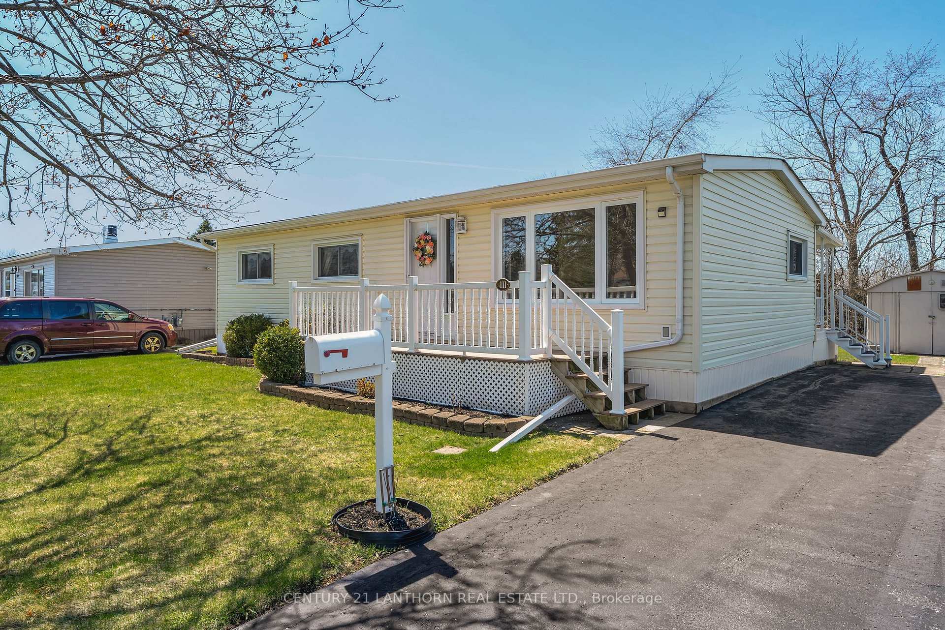 Property Photo: 111 Eastview Boulevard ON K8N 4Z3