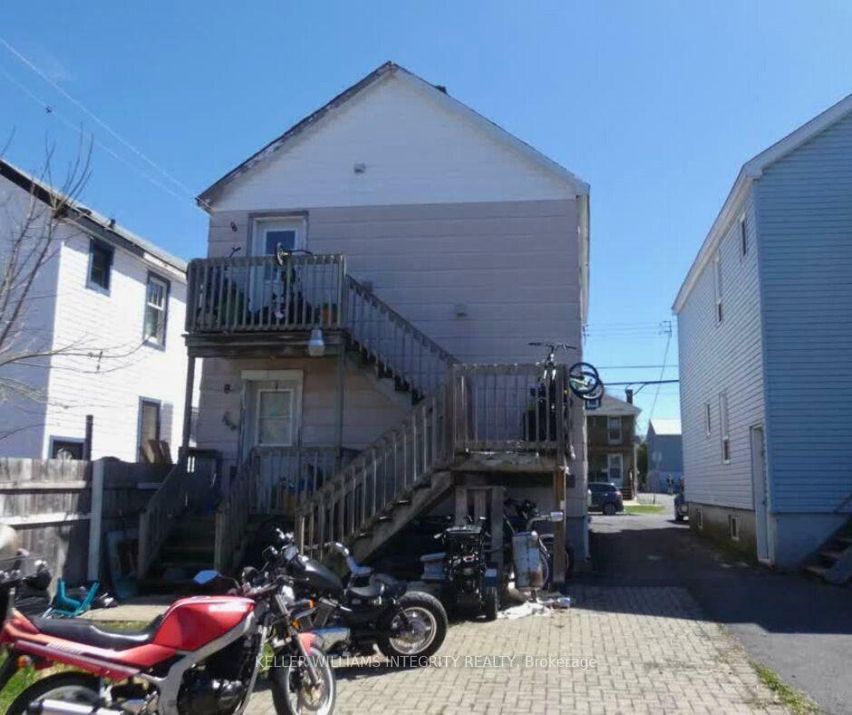 Property Photo:  916 1st Street E  ON K6H 1N2 