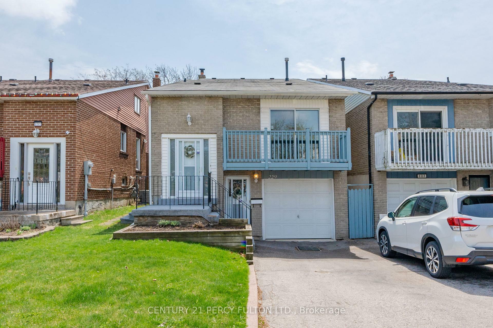Photo de la propriété: 229 Invergordon Avenue ON M1S 3Z1