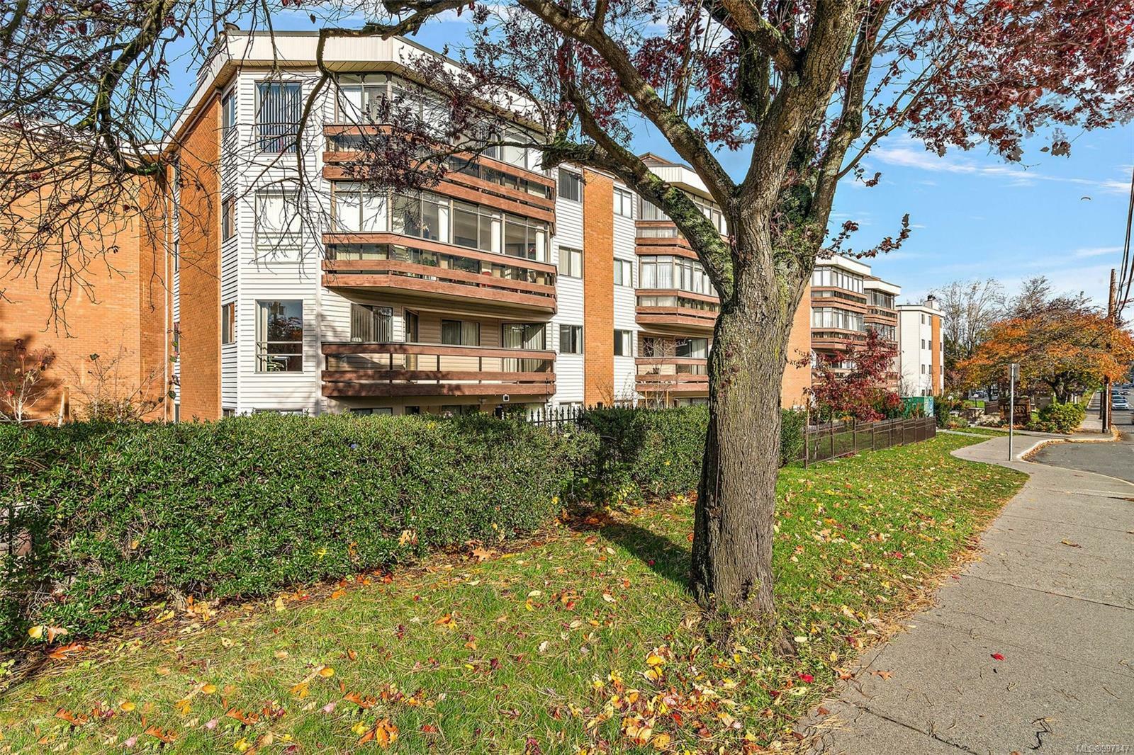 Property Photo: 1560 Hillside Ave 105 BC V8T 5B8