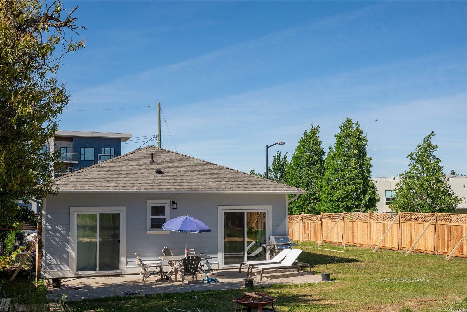 Property Photo: 104 Lee Ave BC V9P 1L9