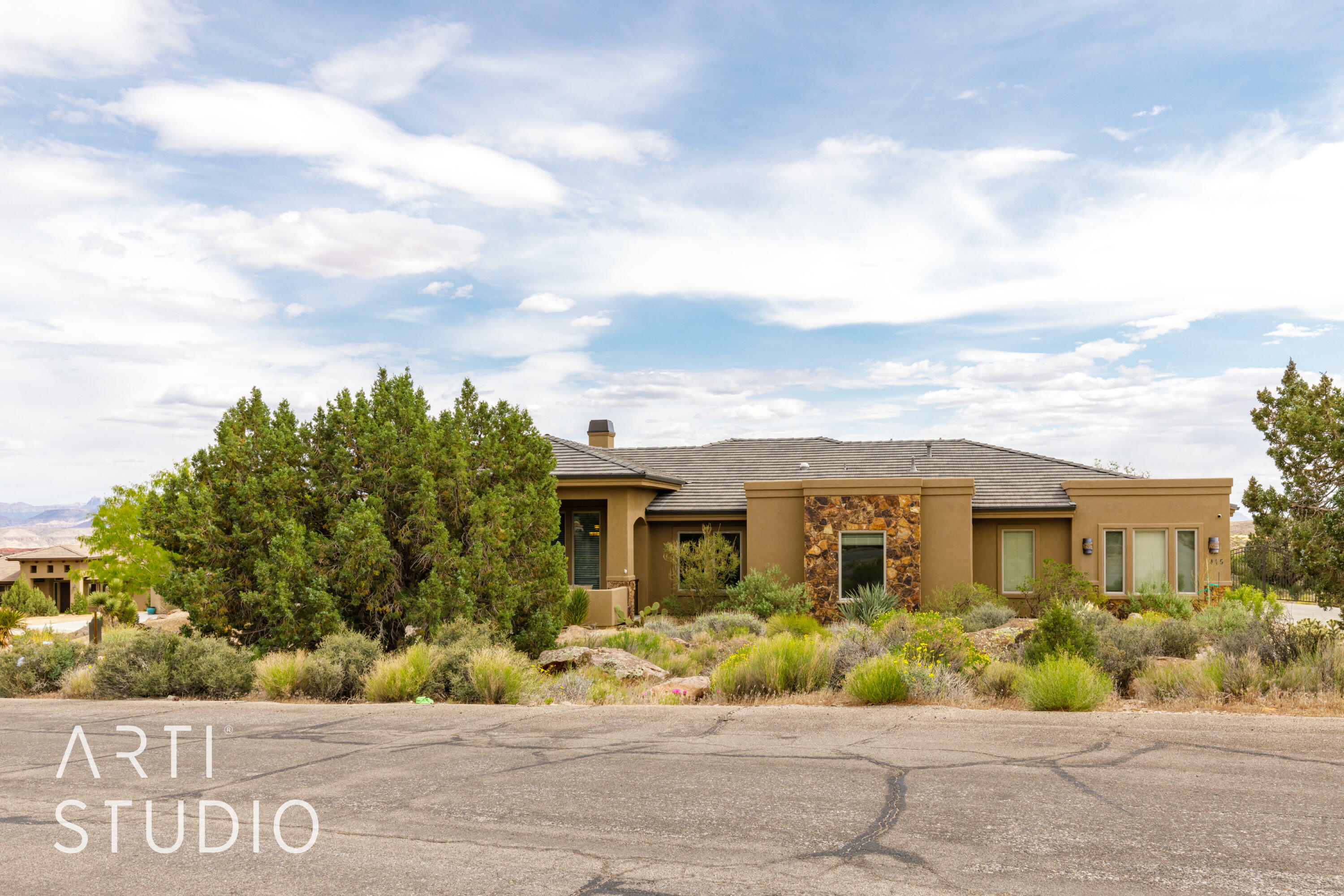 Property Photo: 415 W Silver Hills Rd UT 84746