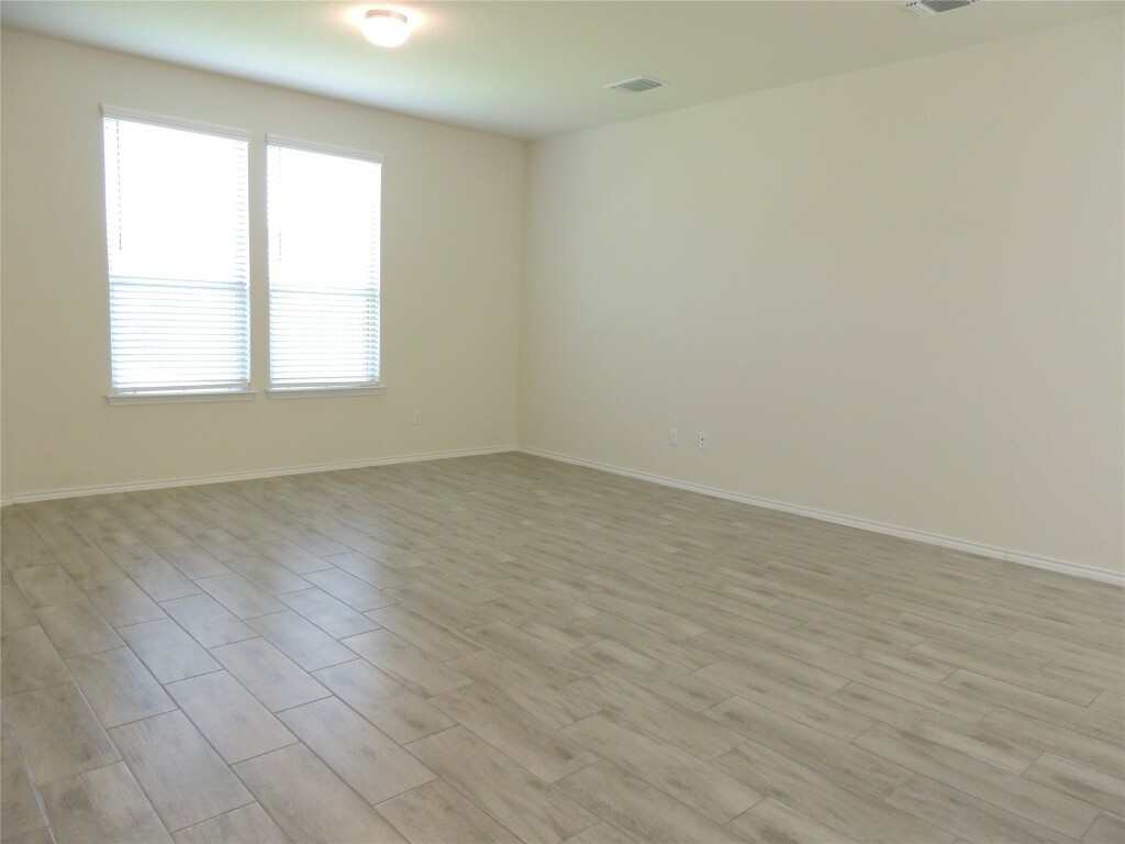 Property Photo: 241 Cascata Way TX 78642