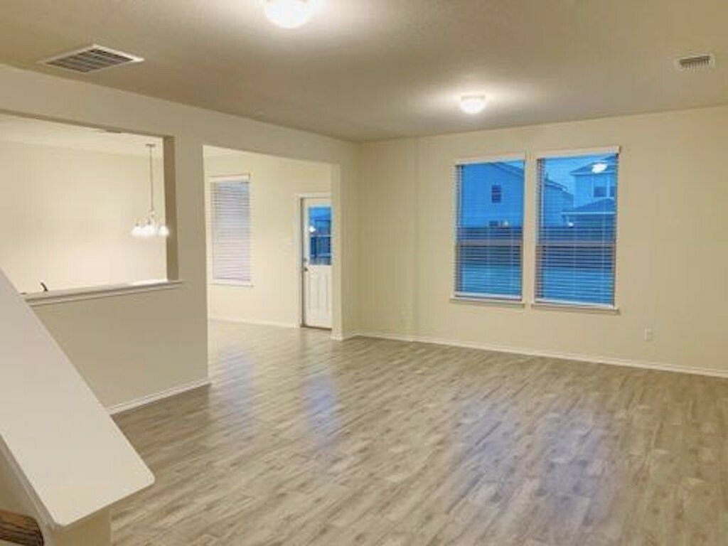 Property Photo: 241 Cascata Way TX 78642