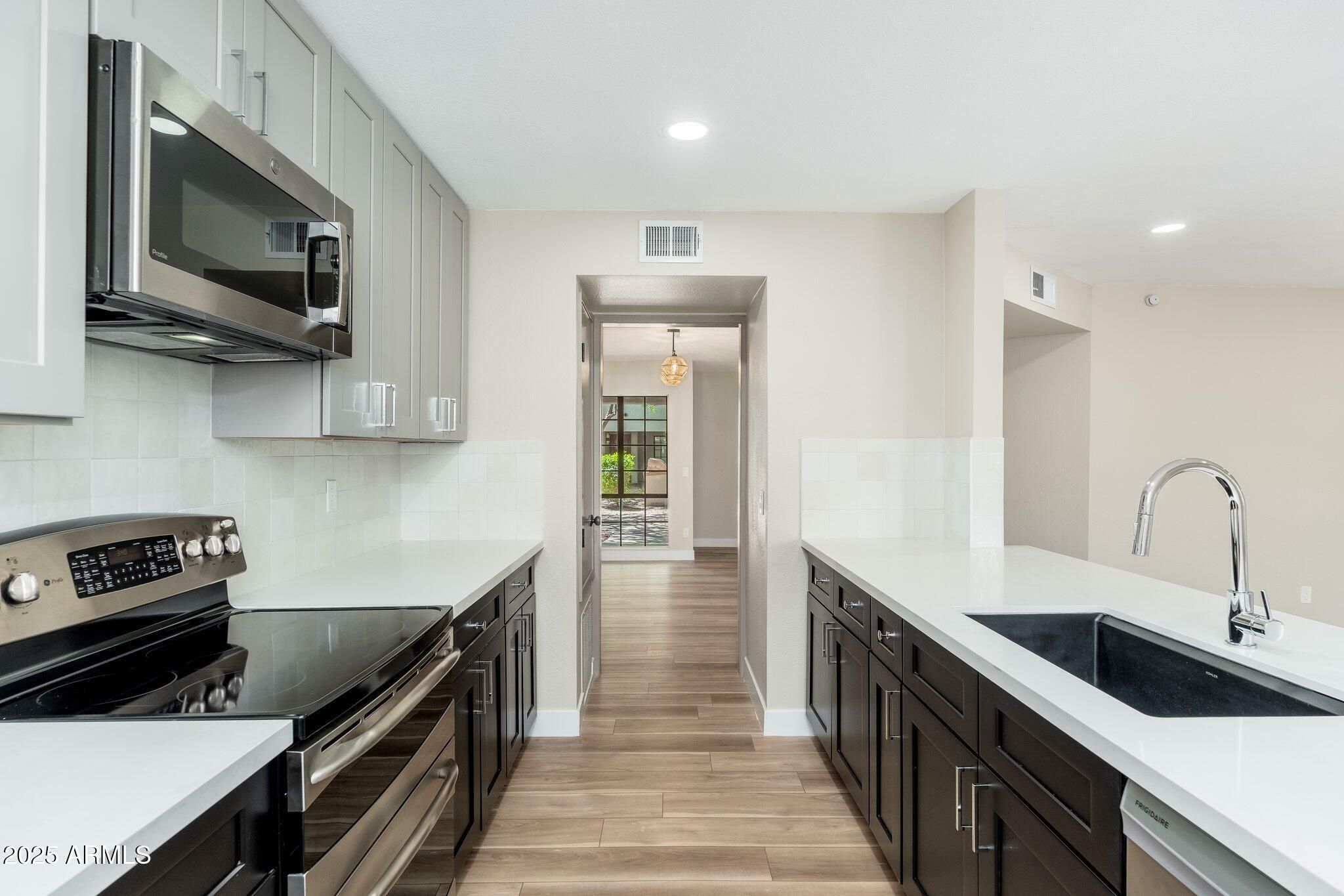 Property Photo: 5221 N 24th Street 103 AZ 85016