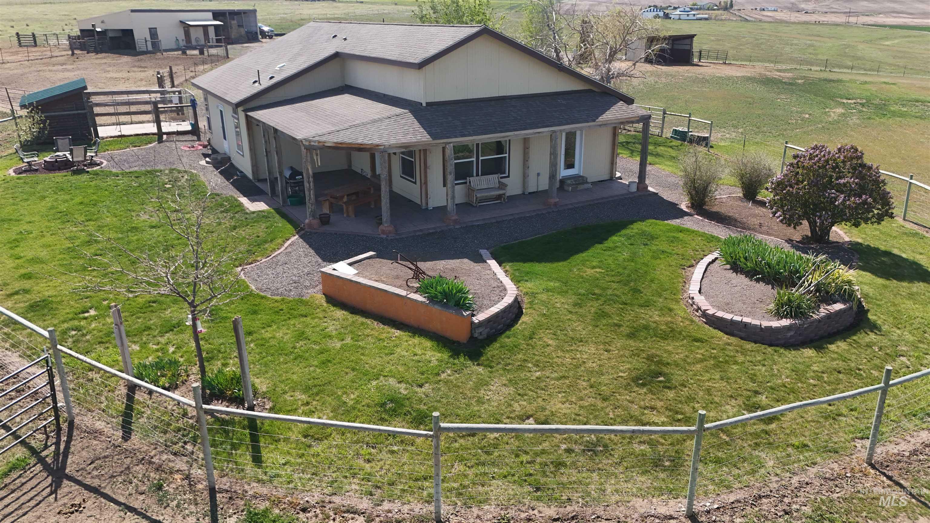 Property Photo: 19397 Cloverland WA 99402
