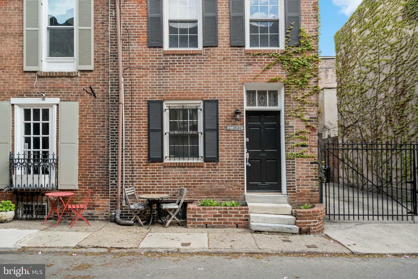 Property Photo: 1623 Waverly Street PA 19146