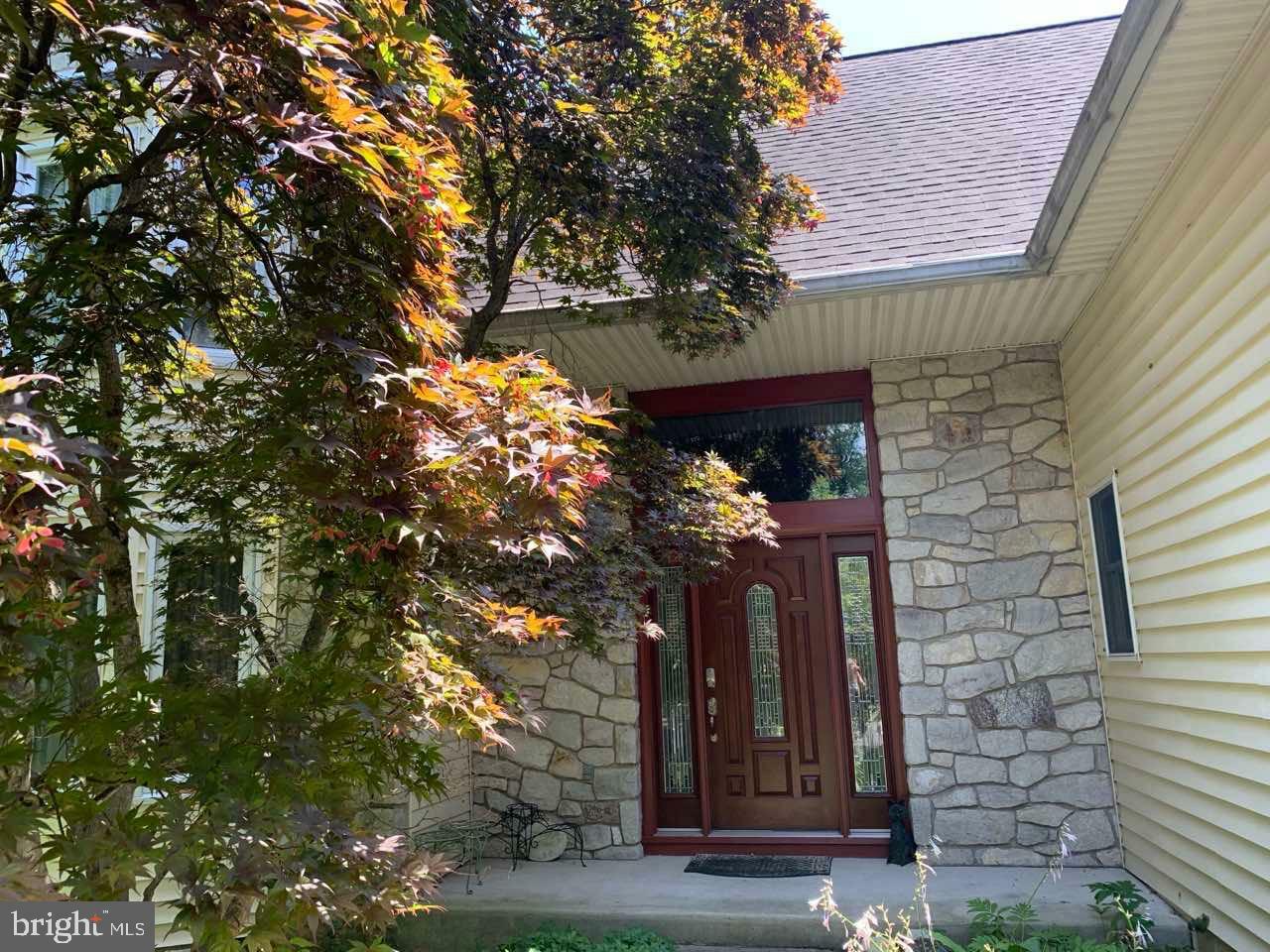 Property Photo: 905 Pebble Lane PA 18966