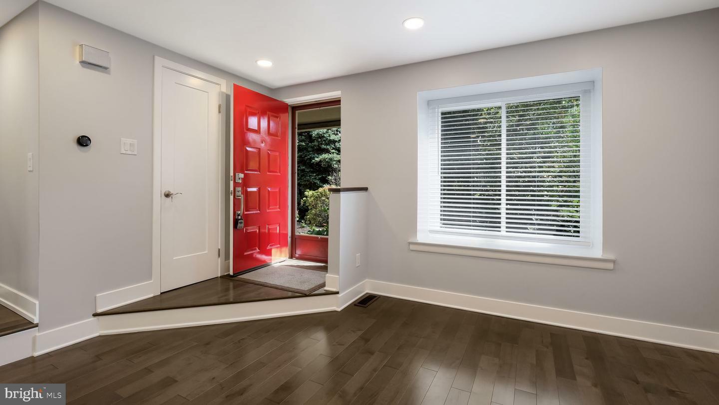 Property Photo: 39 Oakmont Place PA 19063
